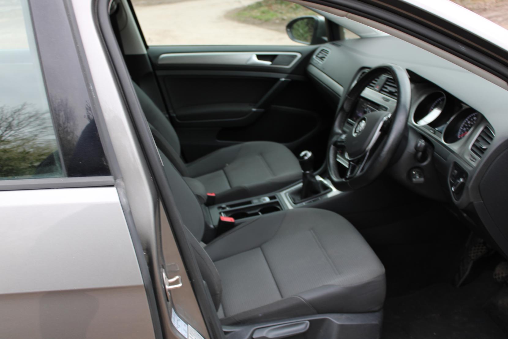 Volkswagen Golf 1.6 TDI BlueMotion Tech SE Estate 5dr Diesel Manual Euro 5 (s/s) (105 ps)