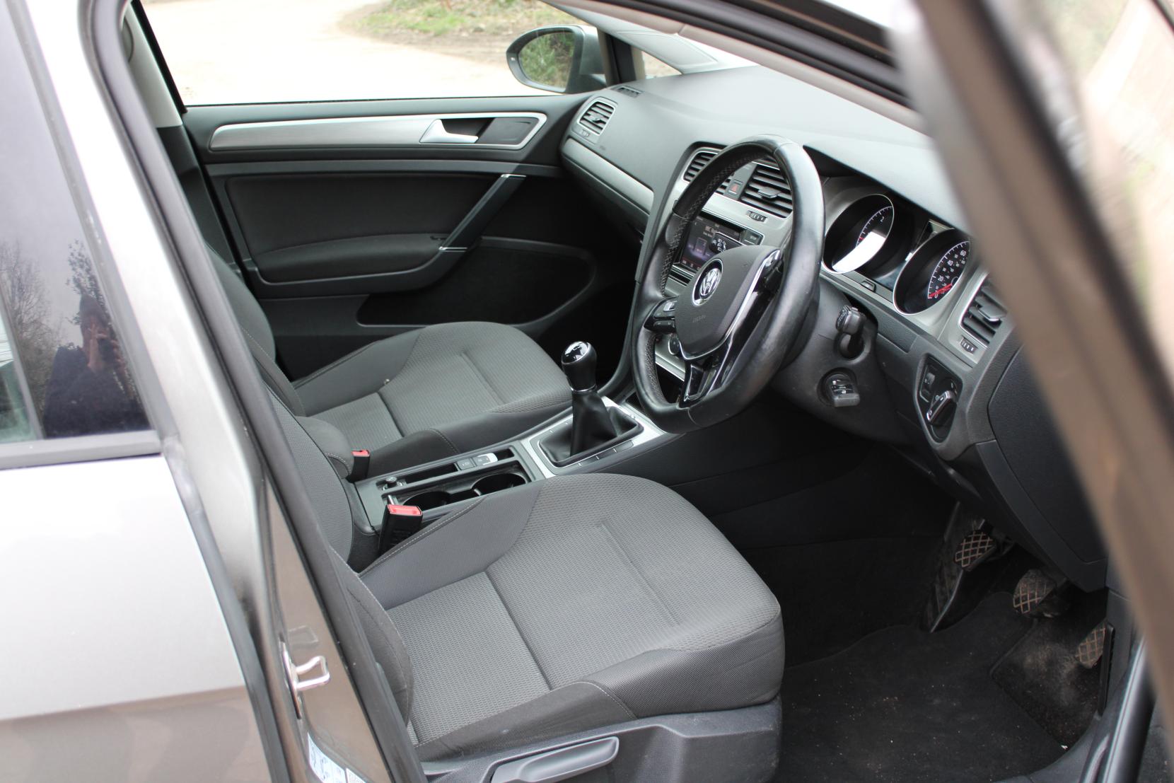 Volkswagen Golf 1.6 TDI BlueMotion Tech SE Estate 5dr Diesel Manual Euro 5 (s/s) (105 ps)