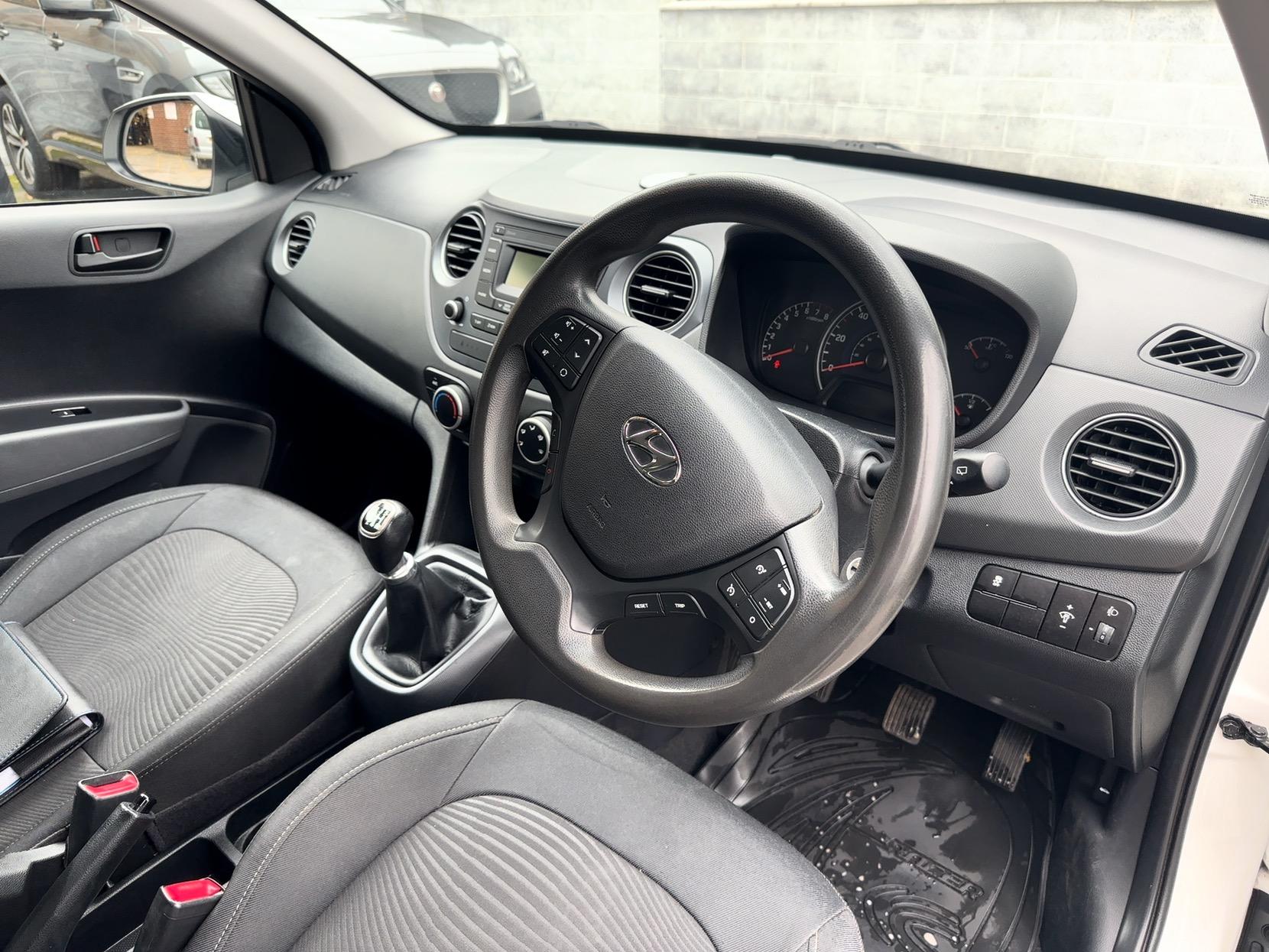 Hyundai i10 1.2 SE Hatchback 5dr Petrol Manual Euro 6 (87 ps)