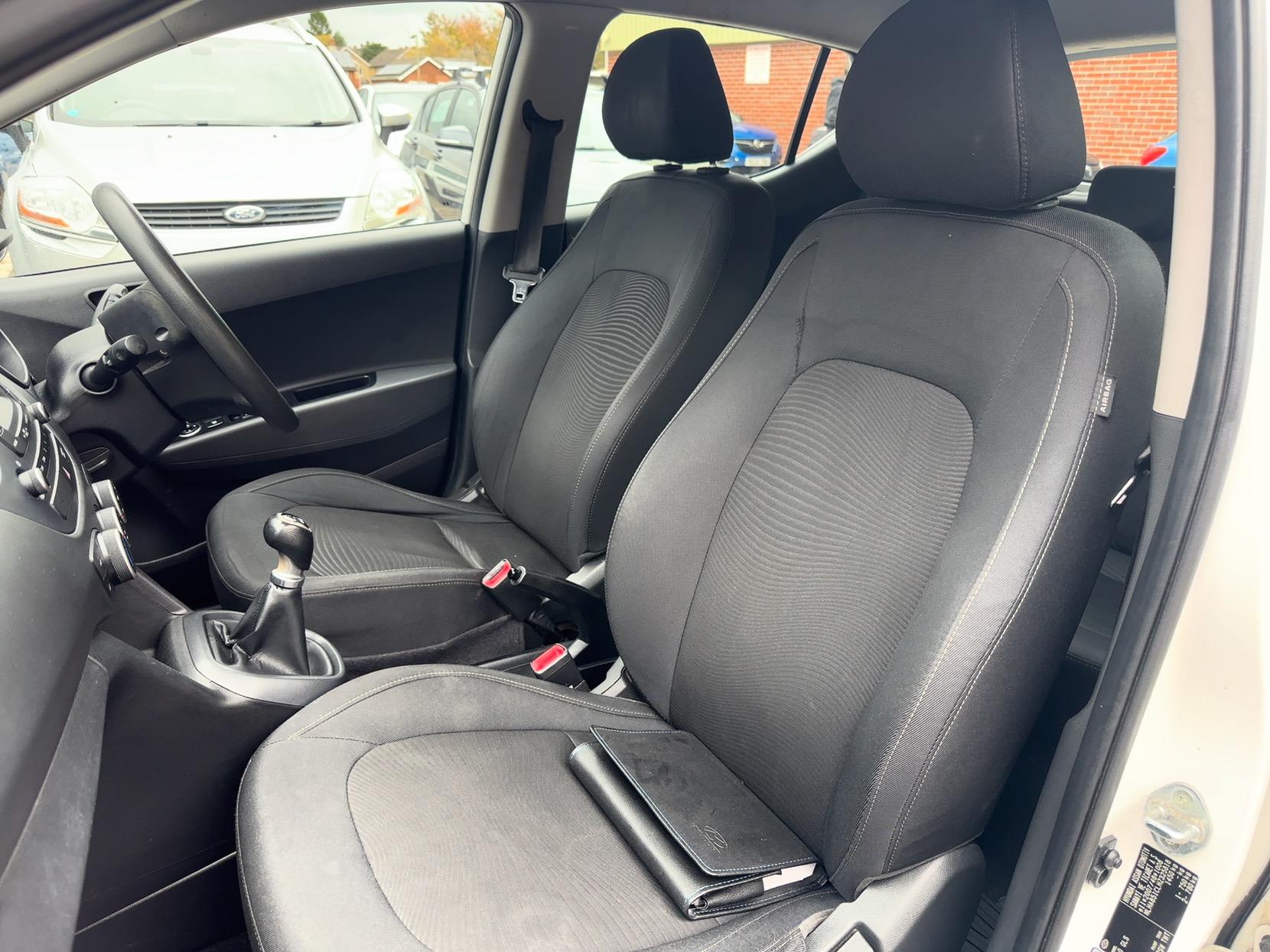 Hyundai i10 1.2 SE Hatchback 5dr Petrol Manual Euro 6 (87 ps)