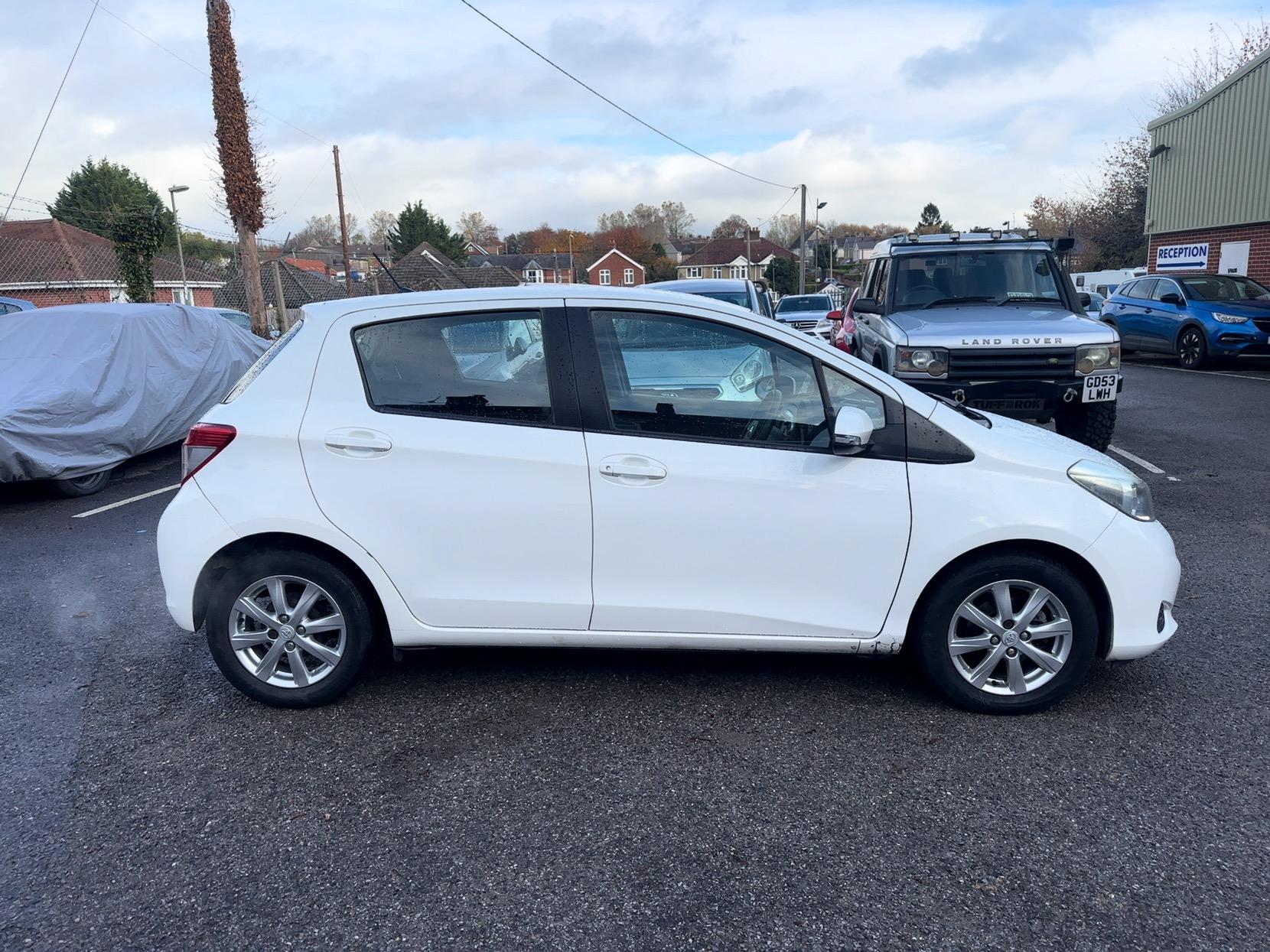 Toyota Yaris 1.33 Dual VVT-i TR Hatchback 5dr Petrol Multidrive S Euro 5 (101 ps)