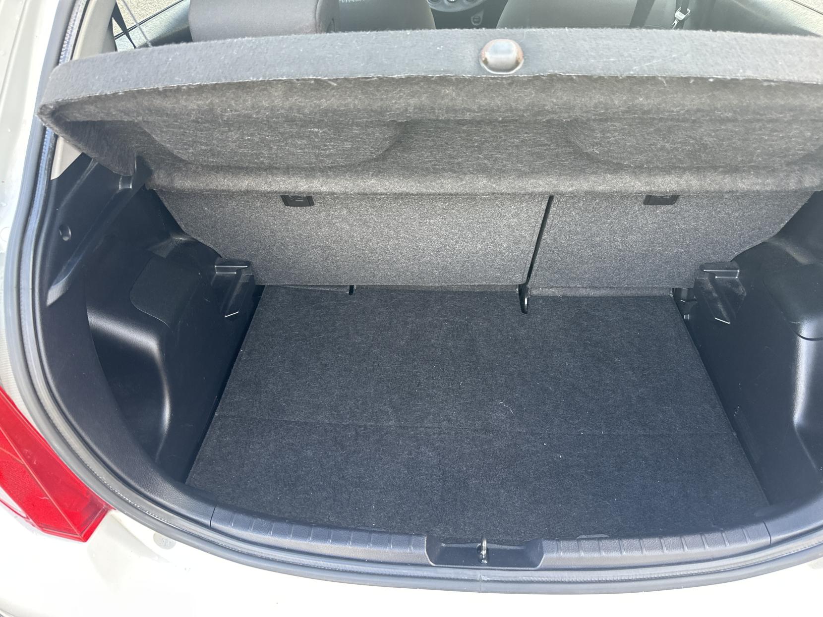 Toyota Yaris 1.33 Dual VVT-i TR Hatchback 5dr Petrol Multidrive S Euro 5 (101 ps)