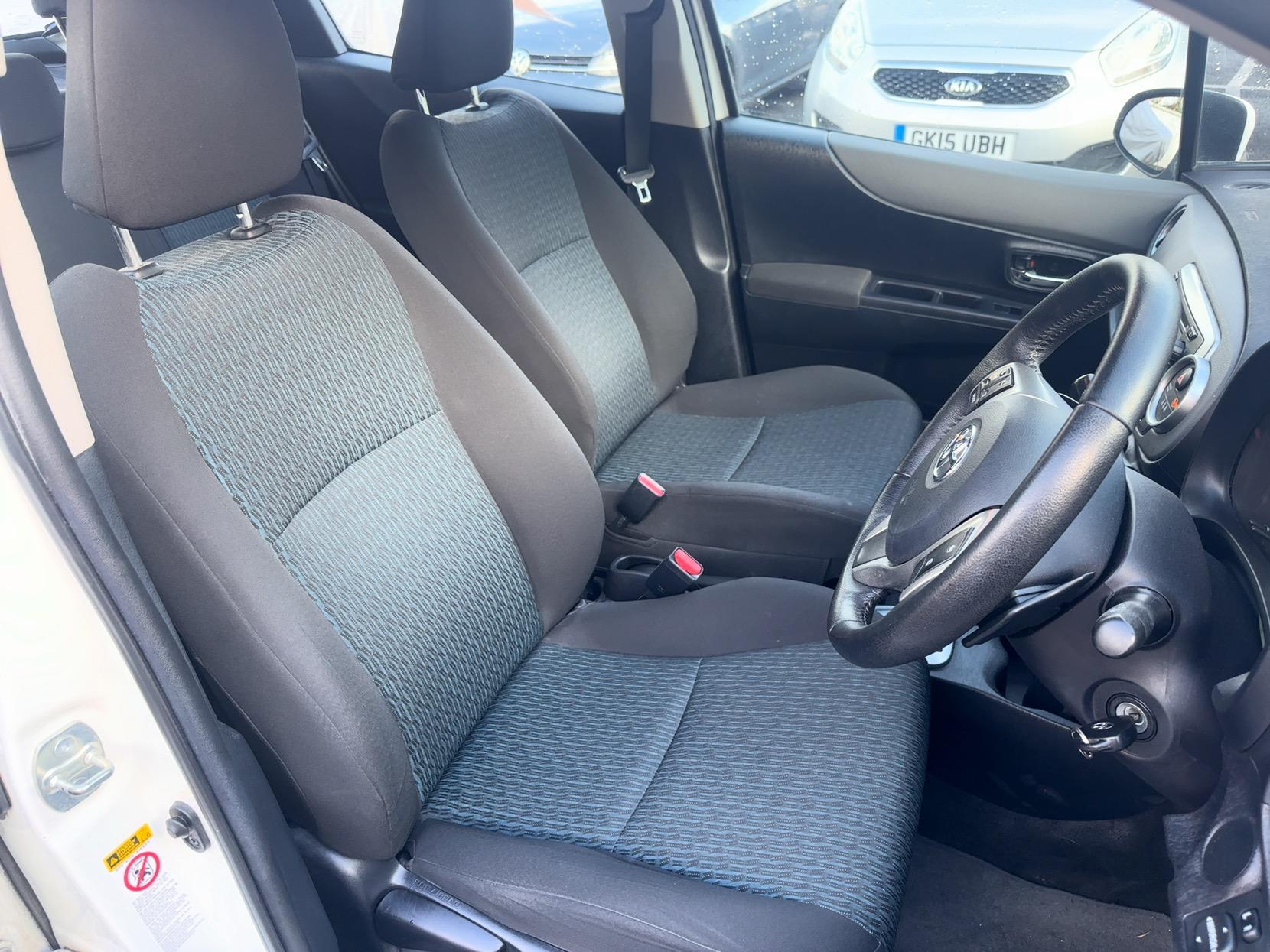 Toyota Yaris 1.33 Dual VVT-i TR Hatchback 5dr Petrol Multidrive S Euro 5 (101 ps)