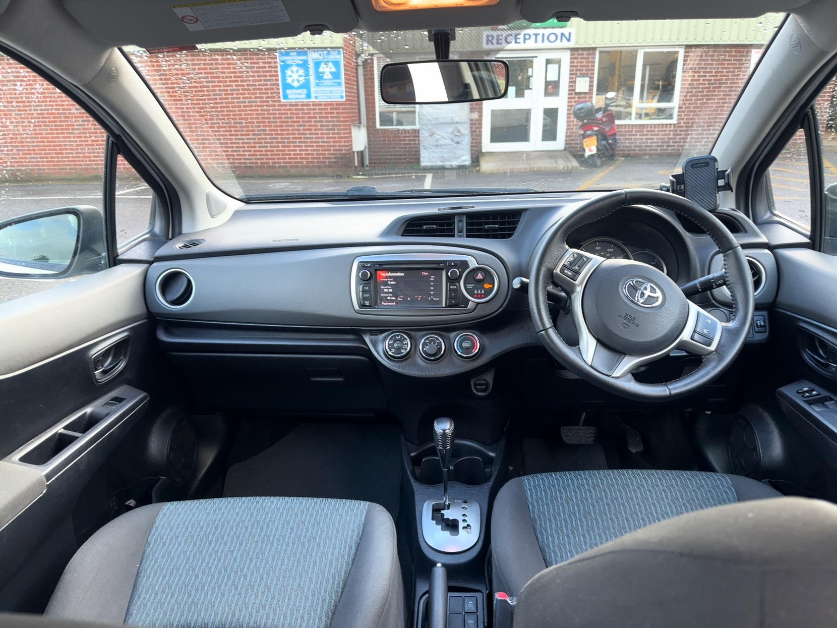 Toyota Yaris 1.33 Dual VVT-i TR Hatchback 5dr Petrol Multidrive S Euro 5 (101 ps)