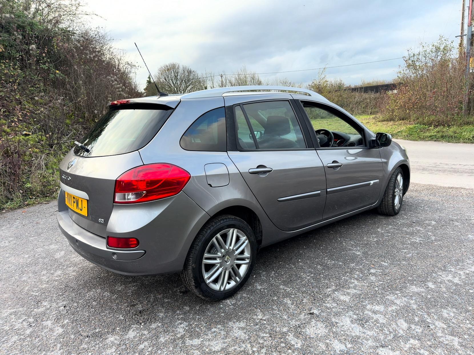 Renault Clio 1.5 dCi GT Line TomTom Sport Tourer 5dr Diesel Manual Euro 5 (88 ps)