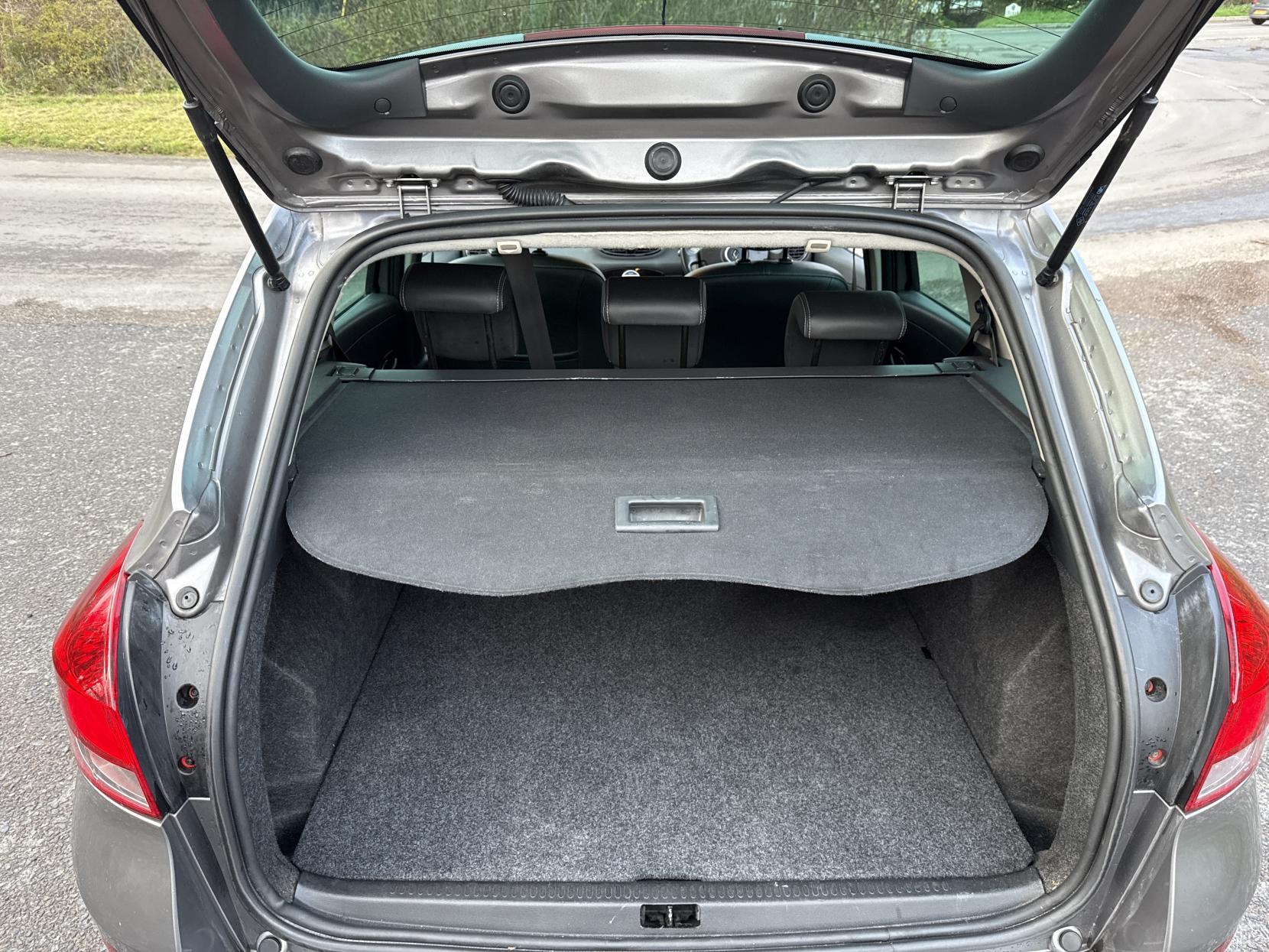 Renault Clio 1.5 dCi GT Line TomTom Sport Tourer 5dr Diesel Manual Euro 5 (88 ps)