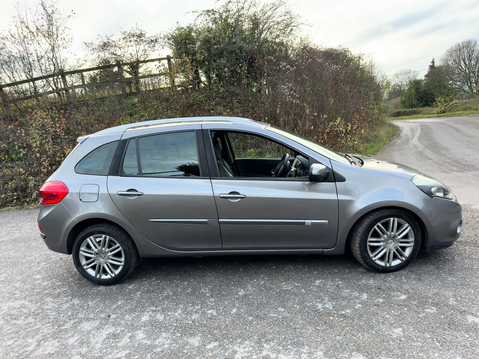 Renault Clio 1.5 dCi GT Line TomTom Sport Tourer 5dr Diesel Manual Euro 5 (88 ps)