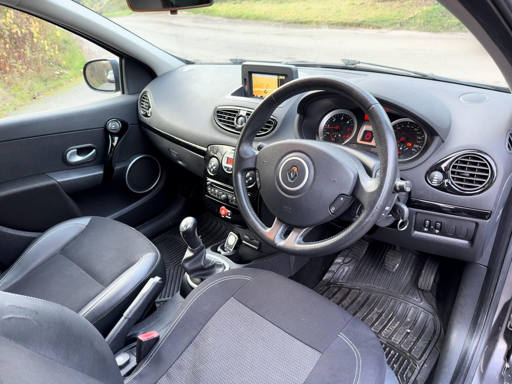 Renault Clio 1.5 dCi GT Line TomTom Sport Tourer 5dr Diesel Manual Euro 5 (88 ps)