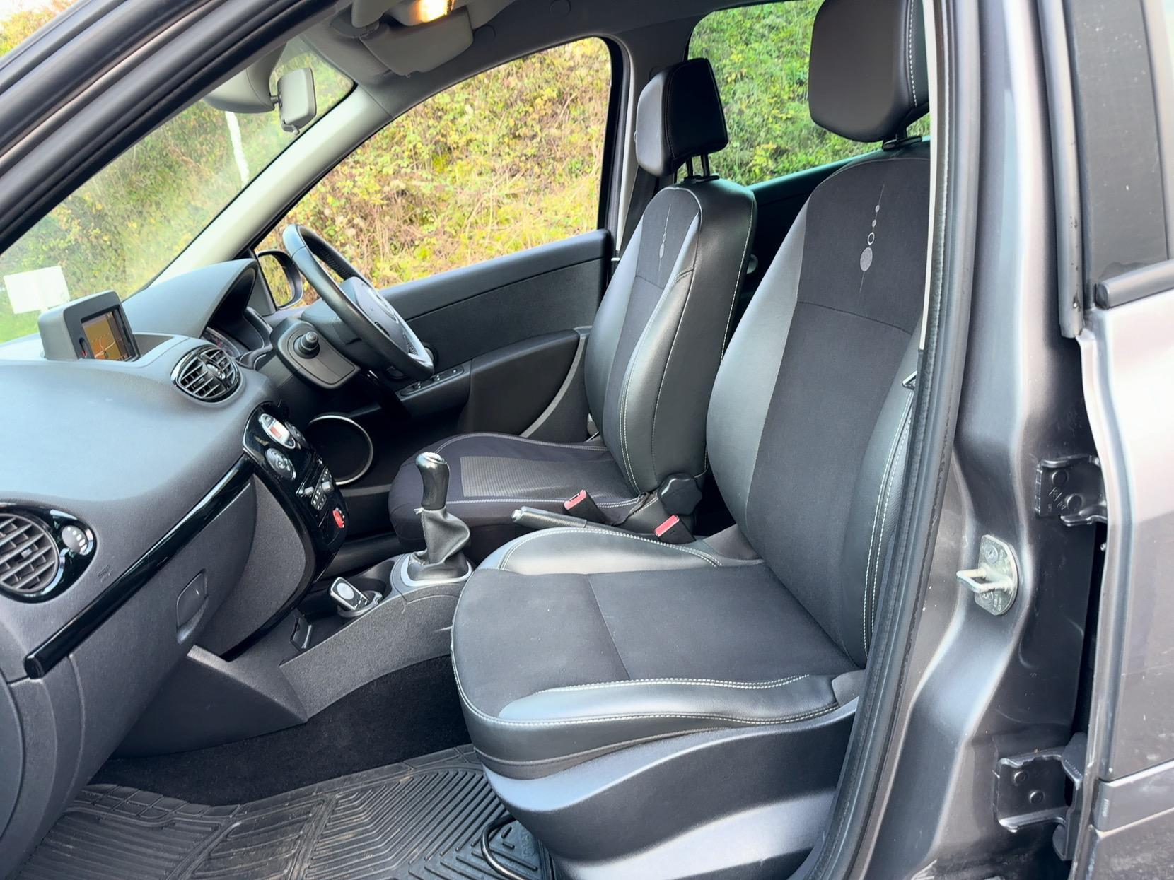 Renault Clio 1.5 dCi GT Line TomTom Sport Tourer 5dr Diesel Manual Euro 5 (88 ps)