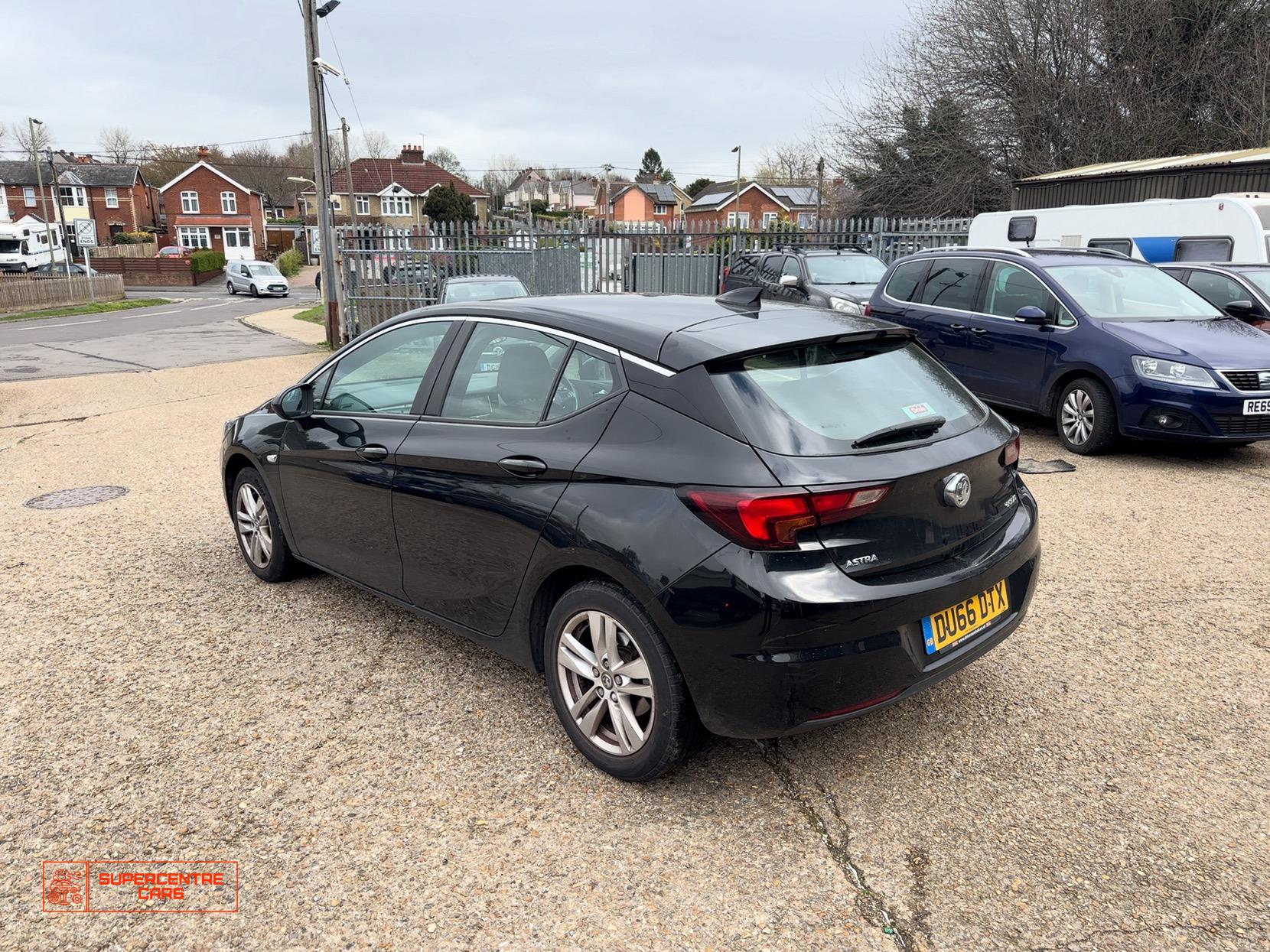 Vauxhall Astra 1.0i Turbo ecoFLEX Tech Line Hatchback 5dr Petrol Manual Euro 6 (s/s) (105 ps)