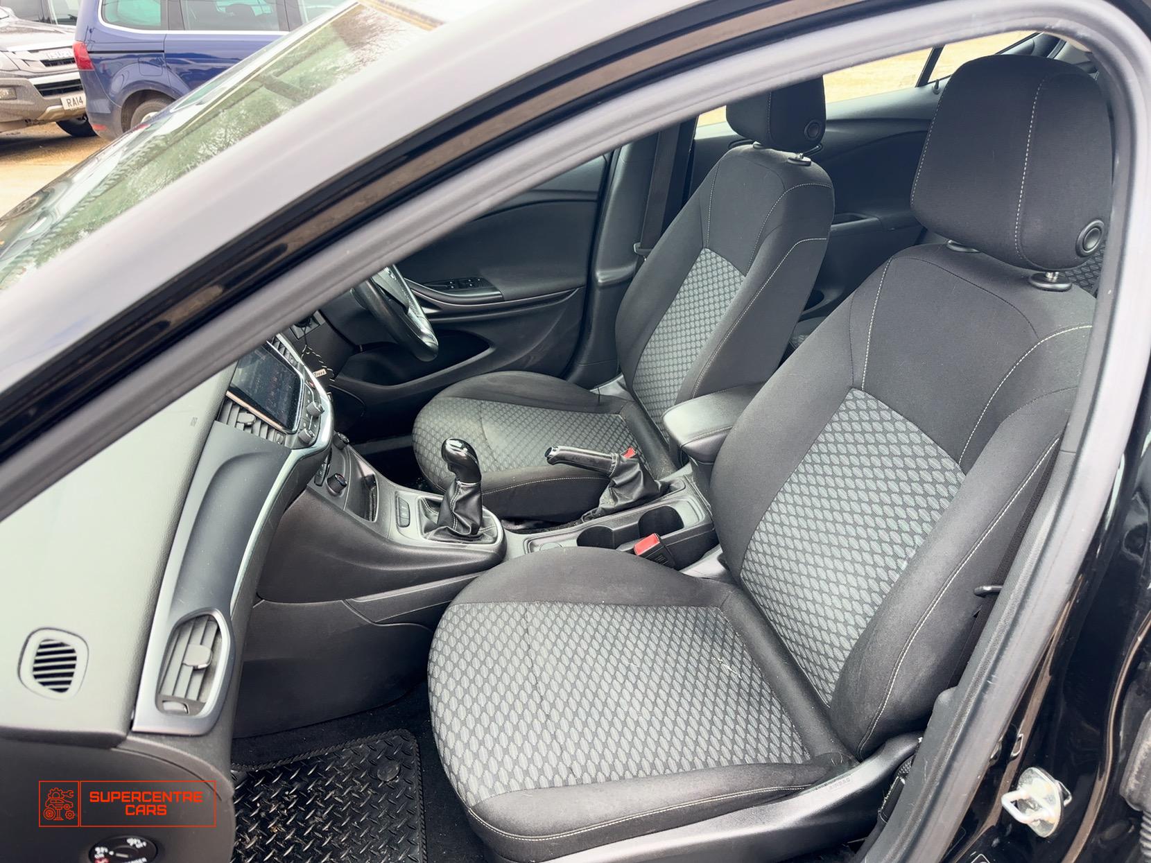 Vauxhall Astra 1.0i Turbo ecoFLEX Tech Line Hatchback 5dr Petrol Manual Euro 6 (s/s) (105 ps)