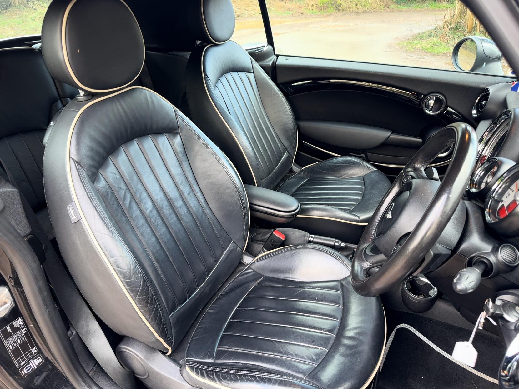 MINI Convertible 2.0 Cooper SD Convertible 2dr Diesel Auto Euro 5 (143 ps)