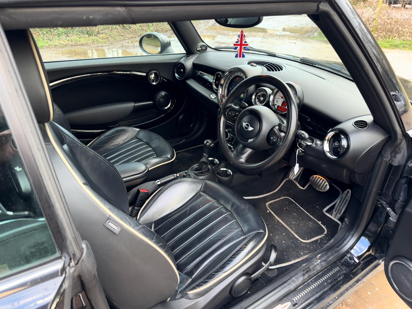 MINI Convertible 2.0 Cooper SD Convertible 2dr Diesel Auto Euro 5 (143 ps)