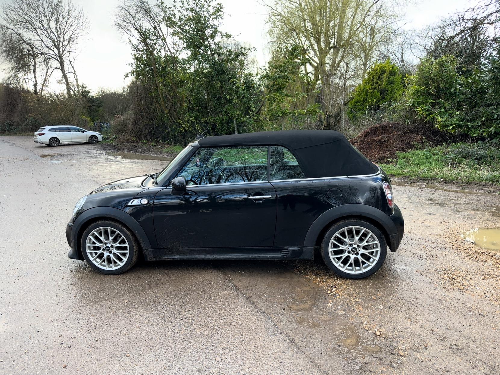 MINI Convertible 2.0 Cooper SD Convertible 2dr Diesel Auto Euro 5 (143 ps)