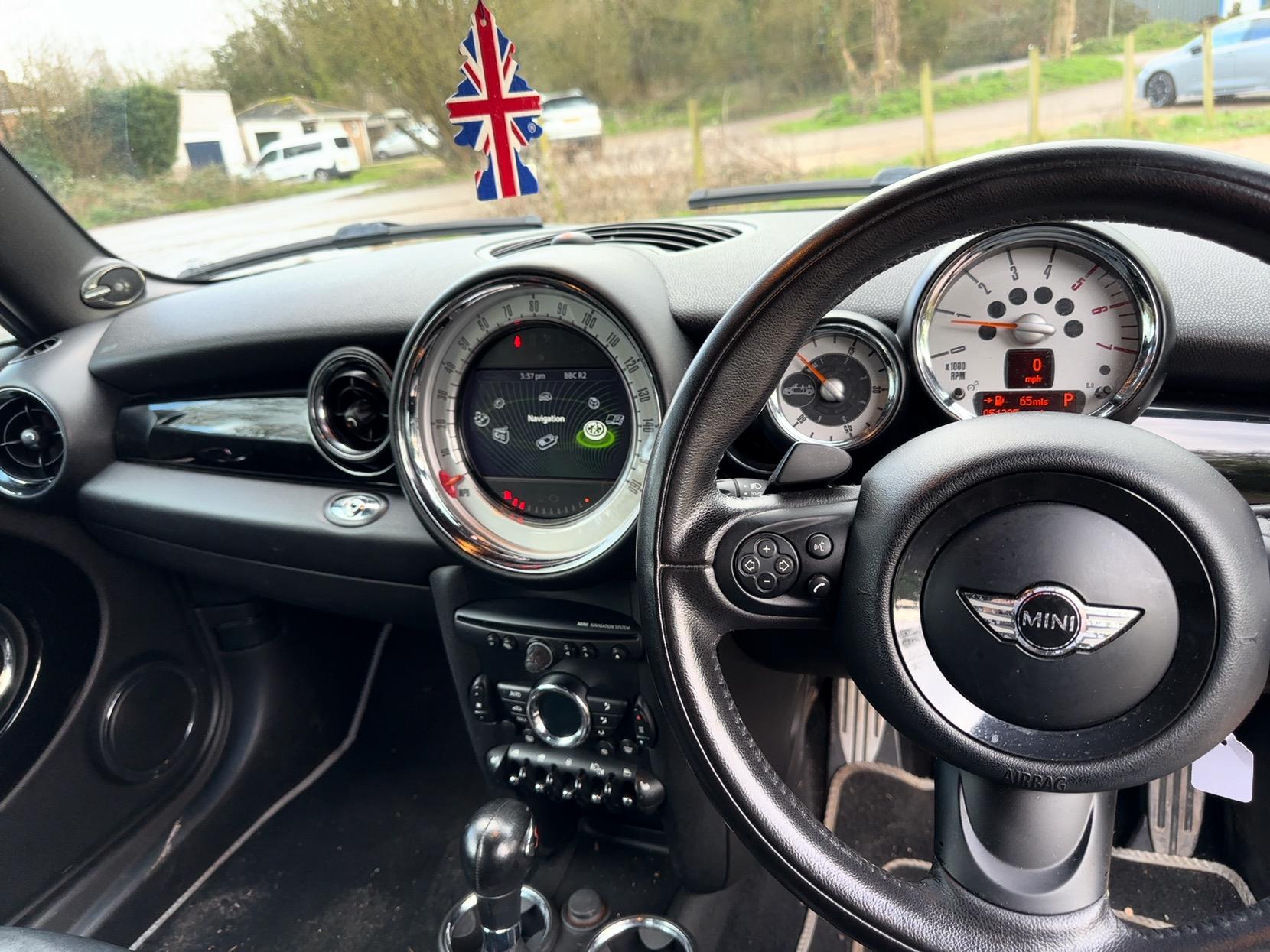 MINI Convertible 2.0 Cooper SD Convertible 2dr Diesel Auto Euro 5 (143 ps)