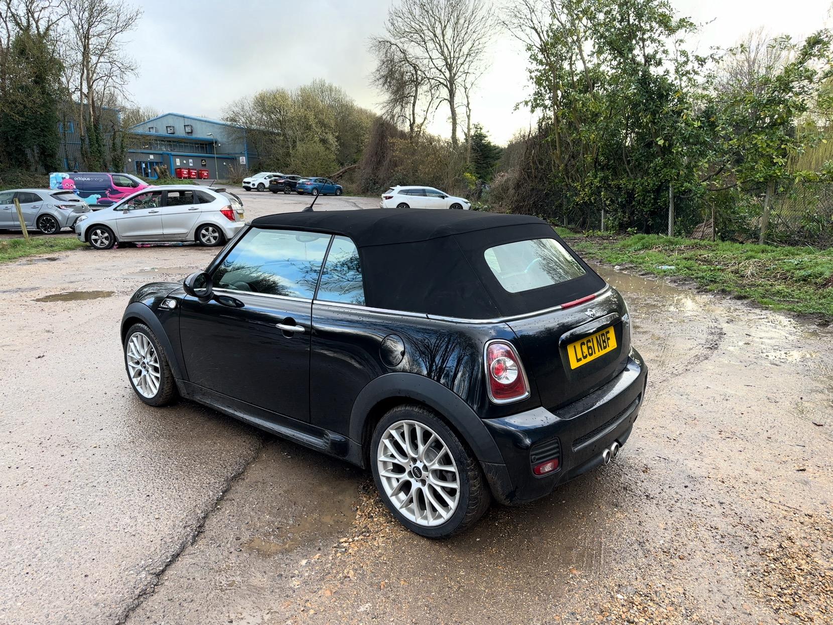 MINI Convertible 2.0 Cooper SD Convertible 2dr Diesel Auto Euro 5 (143 ps)