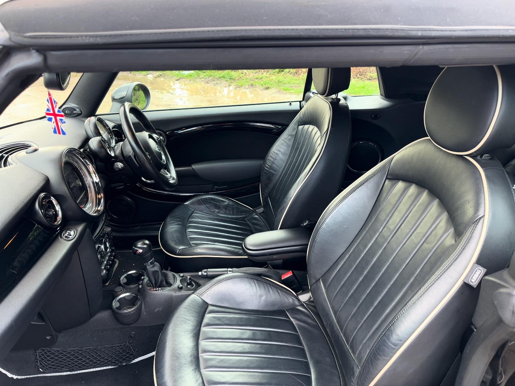 MINI Convertible 2.0 Cooper SD Convertible 2dr Diesel Auto Euro 5 (143 ps)