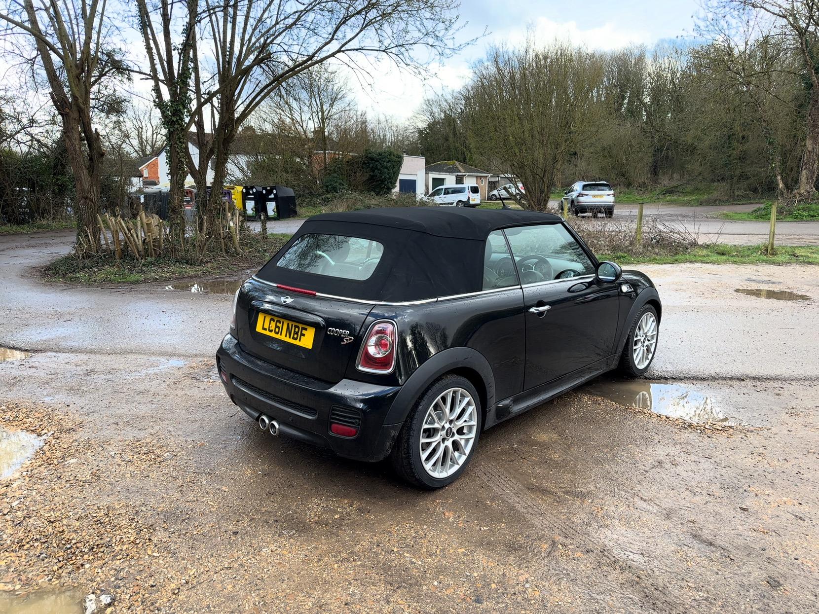 MINI Convertible 2.0 Cooper SD Convertible 2dr Diesel Auto Euro 5 (143 ps)