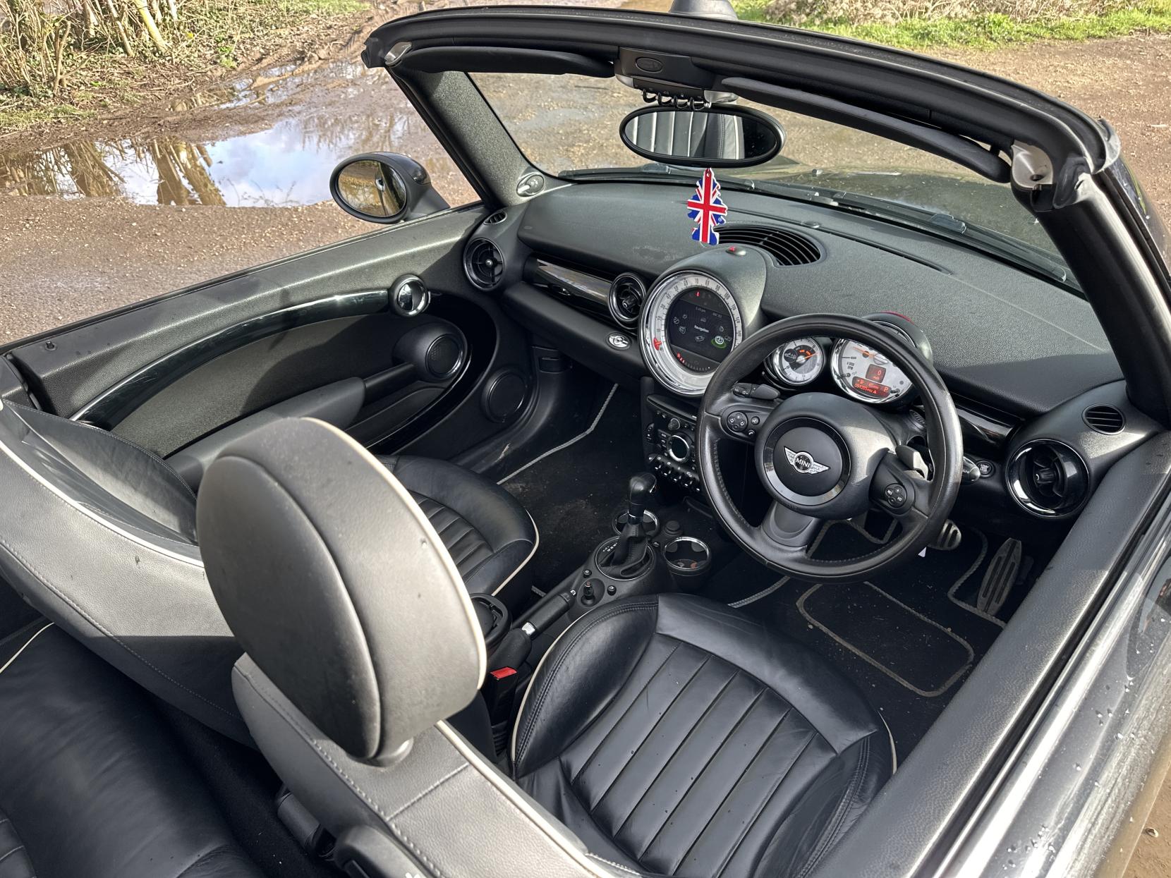 MINI Convertible 2.0 Cooper SD Convertible 2dr Diesel Auto Euro 5 (143 ps)