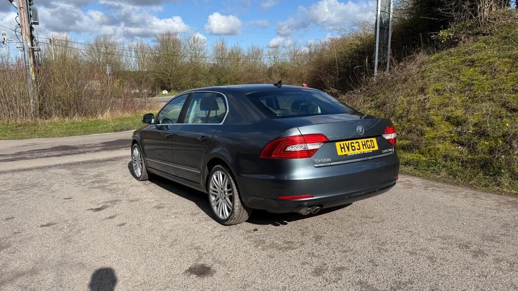 Skoda Superb 2.0 TDI Elegance Hatchback 5dr Diesel Manual Euro 5 (s/s) (140 ps)