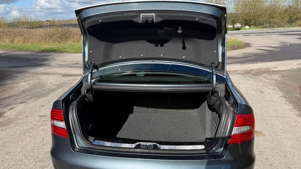 Skoda Superb 2.0 TDI Elegance Hatchback 5dr Diesel Manual Euro 5 (s/s) (140 ps)