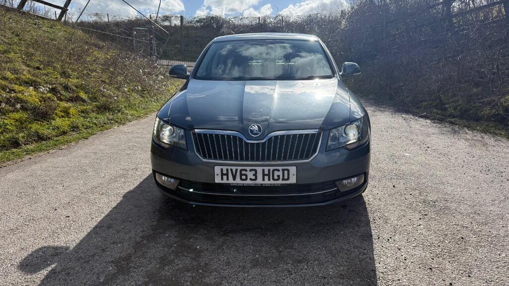 Skoda Superb 2.0 TDI Elegance Hatchback 5dr Diesel Manual Euro 5 (s/s) (140 ps)