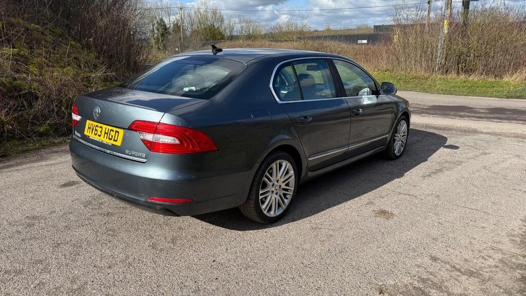 Skoda Superb 2.0 TDI Elegance Hatchback 5dr Diesel Manual Euro 5 (s/s) (140 ps)