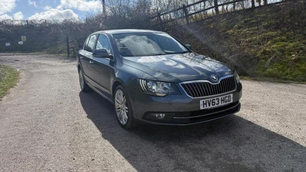 Skoda Superb 2.0 TDI Elegance Hatchback 5dr Diesel Manual Euro 5 (s/s) (140 ps)