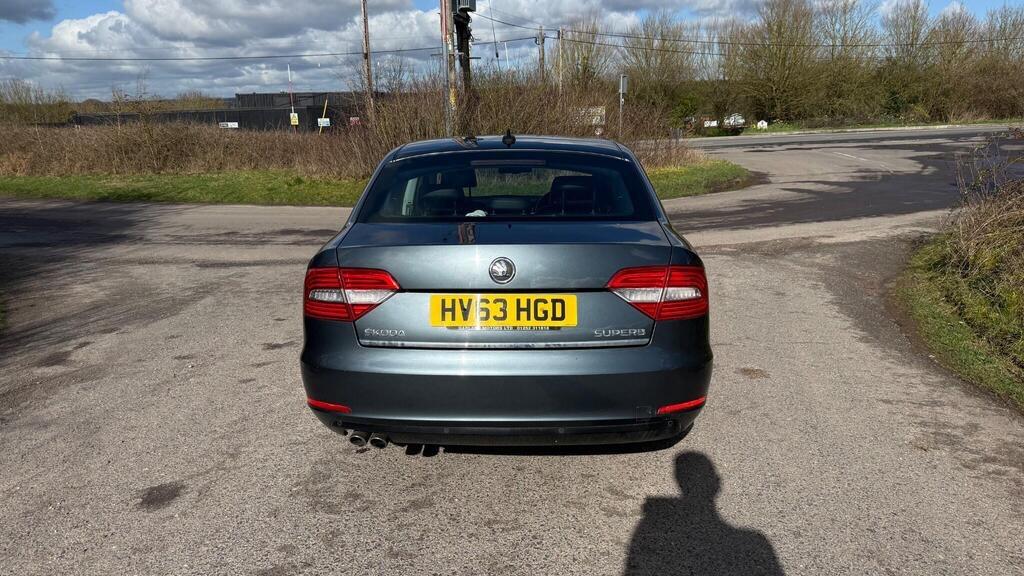 Skoda Superb 2.0 TDI Elegance Hatchback 5dr Diesel Manual Euro 5 (s/s) (140 ps)