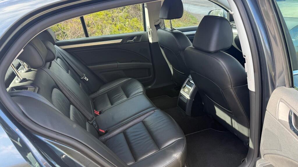 Skoda Superb 2.0 TDI Elegance Hatchback 5dr Diesel Manual Euro 5 (s/s) (140 ps)